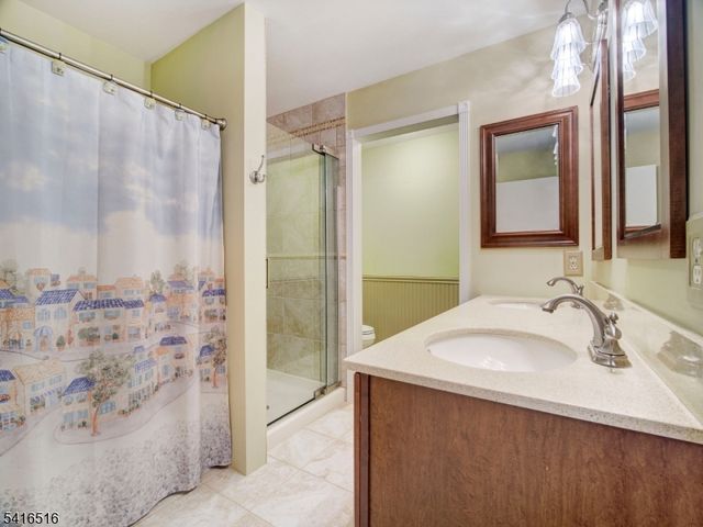 47 Autumn Ct, Roxbury Twp., NJ 07852