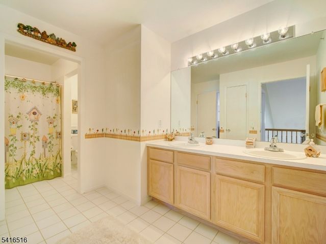 47 Autumn Ct, Roxbury Twp., NJ 07852