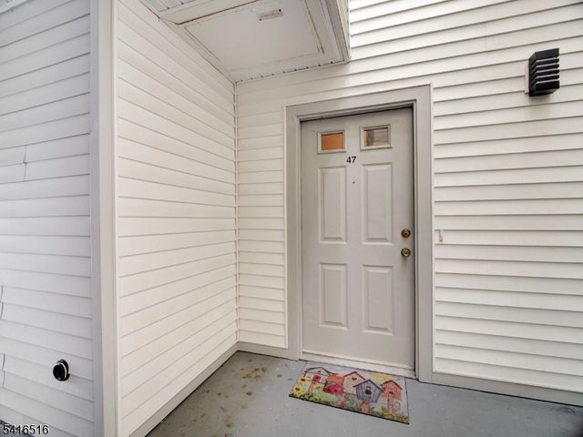 47 Autumn Ct, Roxbury Twp., NJ 07852