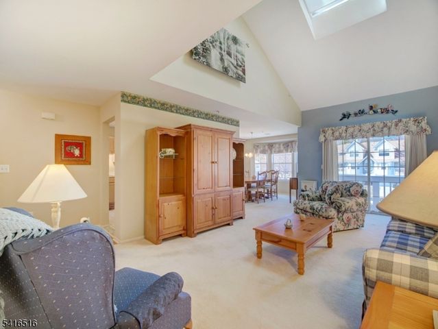 47 Autumn Ct, Roxbury Twp., NJ 07852