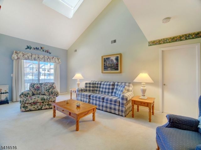 47 Autumn Ct, Roxbury Twp., NJ 07852