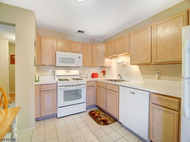 47 Autumn Ct, Roxbury Twp., NJ 07852