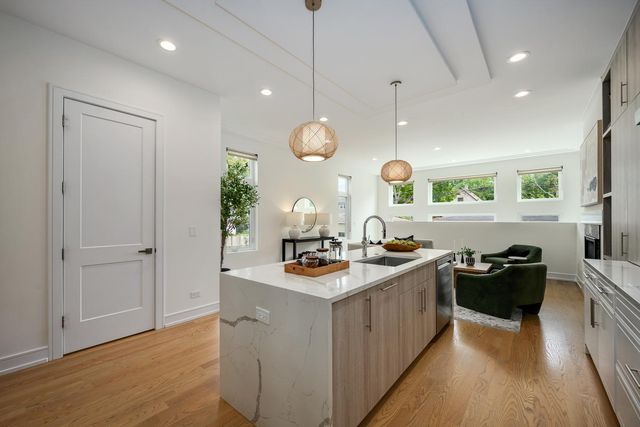 4127 N Whipple Street, Chicago, IL 60618
