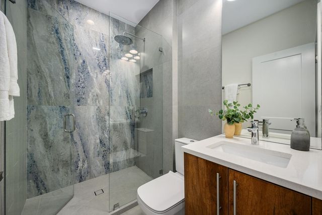 4127 N Whipple Street, Chicago, IL 60618