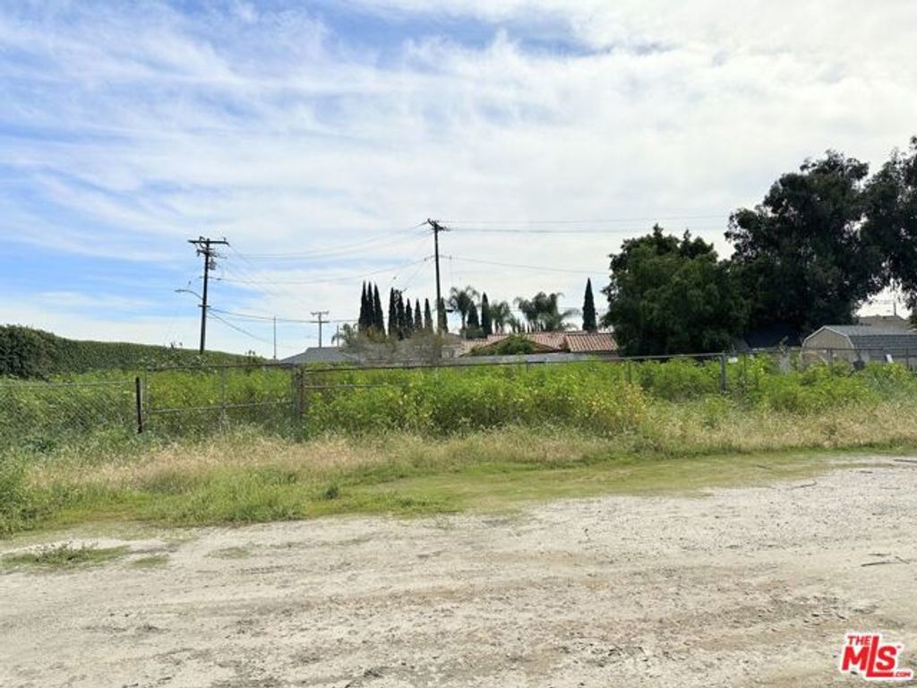 7700 Bangle Road, Downey, CA 90240