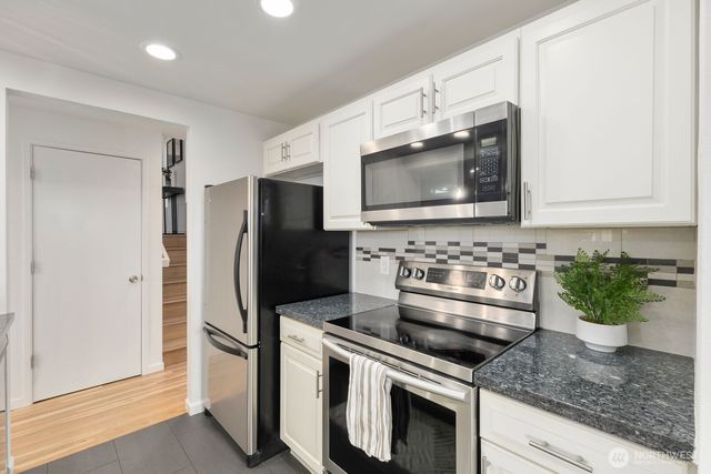 411 Cedar Ave S, Renton, WA 98057
