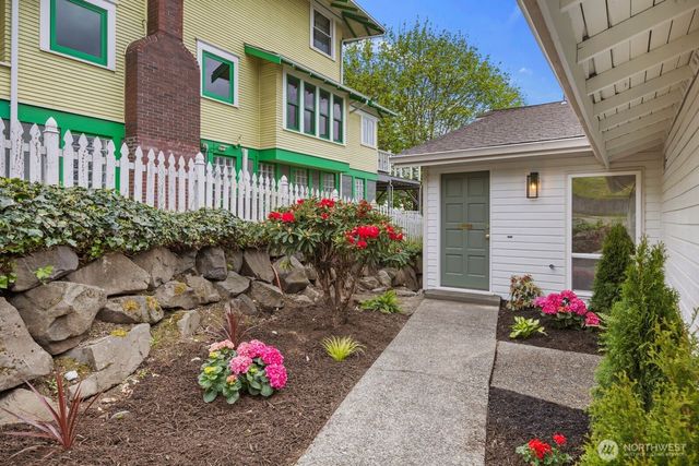 411 Cedar Ave S, Renton, WA 98057