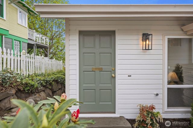411 Cedar Ave S, Renton, WA 98057