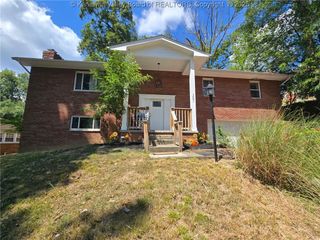 1001 Summit Drive, Charleston, WV 25302