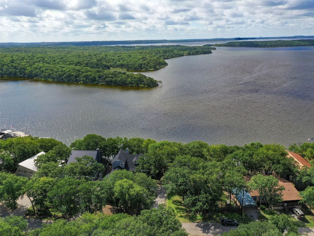 999 County Road 1743, Chico, TX 76431