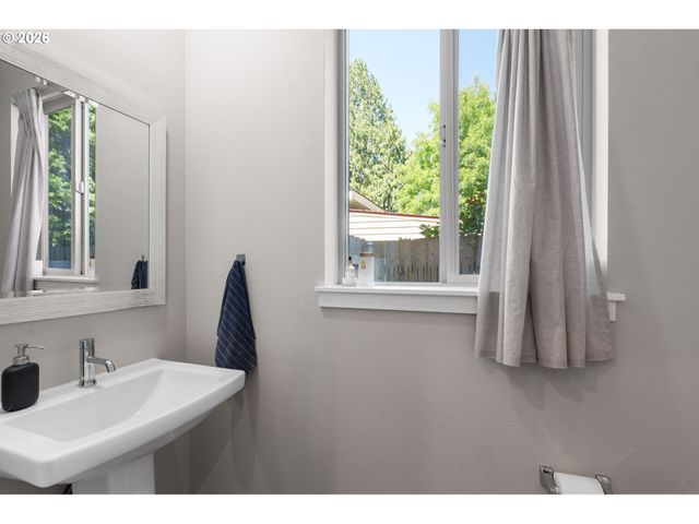 1822 E 33RD St A, Vancouver, WA 98663