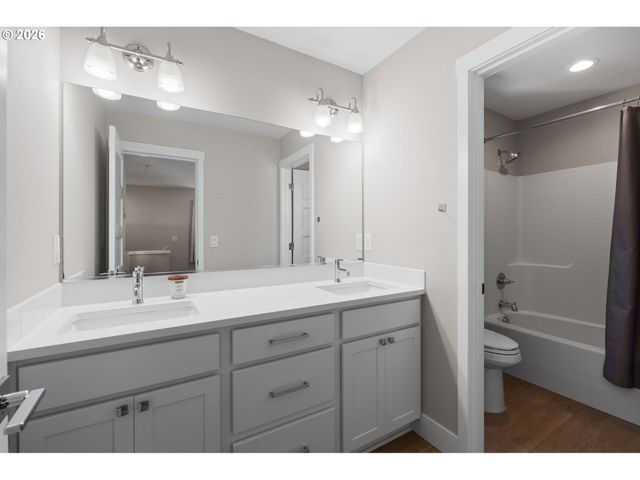 1822 E 33RD St A, Vancouver, WA 98663