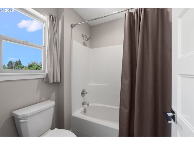 1822 E 33RD St A, Vancouver, WA 98663