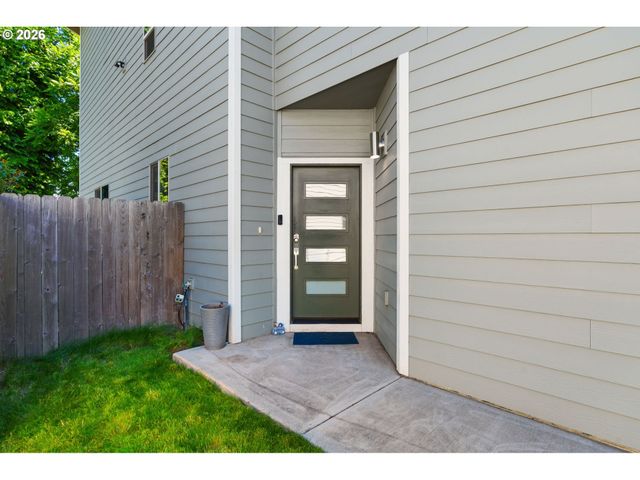 1822 E 33RD St A, Vancouver, WA 98663