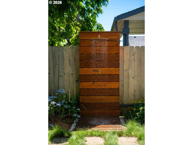 1822 E 33RD St A, Vancouver, WA 98663