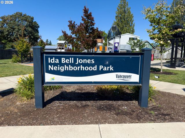 1822 E 33RD St A, Vancouver, WA 98663