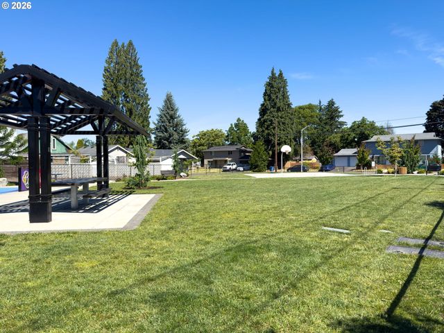 1822 E 33RD St A, Vancouver, WA 98663