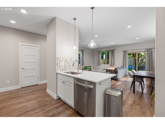 1822 E 33RD St A, Vancouver, WA 98663