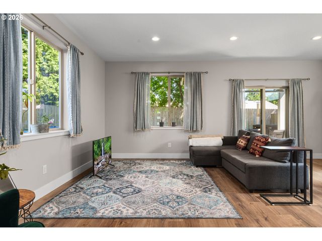 1822 E 33RD St A, Vancouver, WA 98663