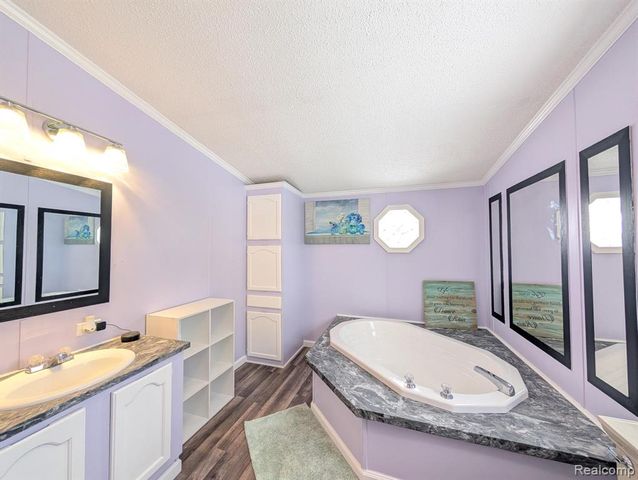 11362 N Lake Drive, Fenton, MI 48430