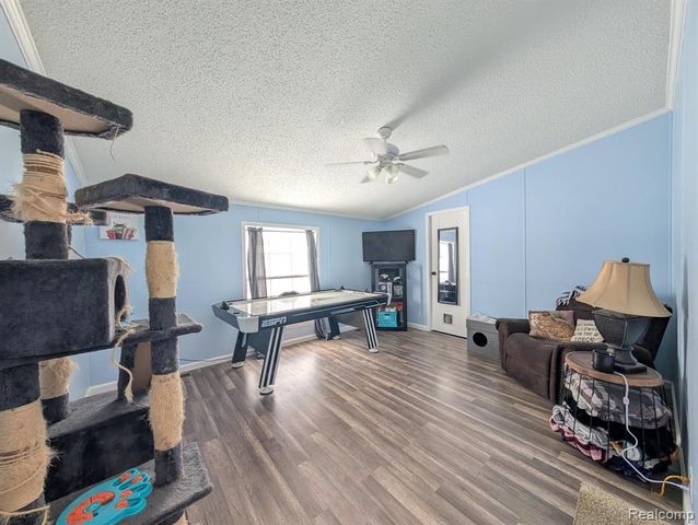 11362 N Lake Drive, Fenton, MI 48430