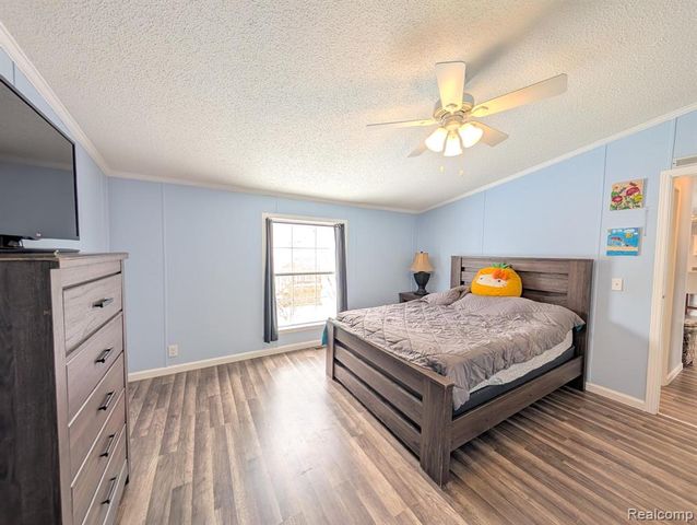 11362 N Lake Drive, Fenton, MI 48430