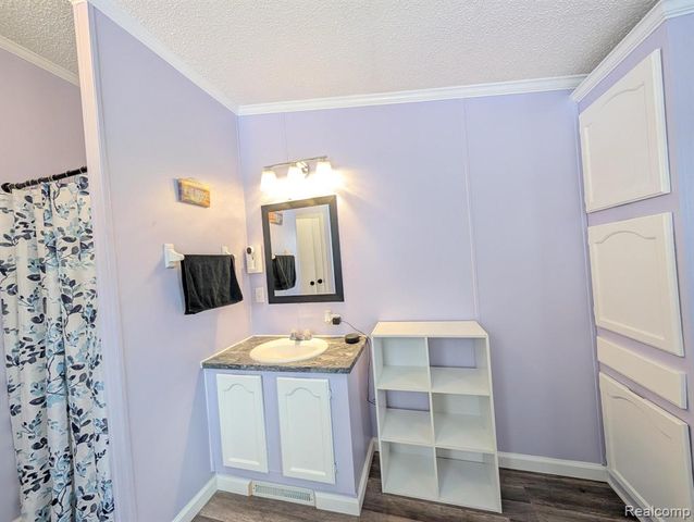 11362 N Lake Drive, Fenton, MI 48430