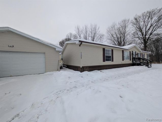 11362 N Lake Drive, Fenton, MI 48430