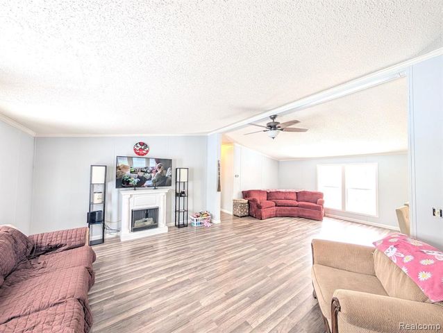 11362 N Lake Drive, Fenton, MI 48430