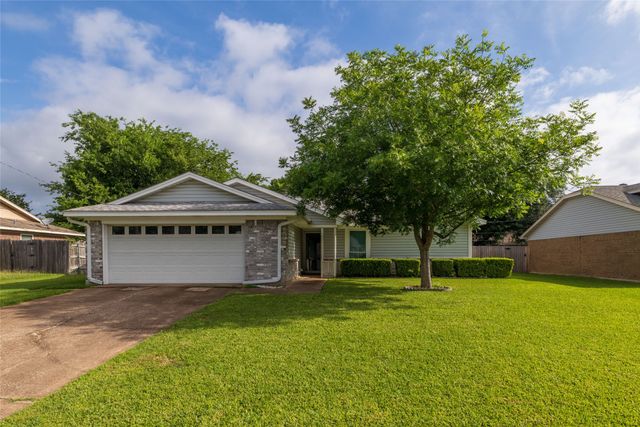 1309 Mercedes Street, Benbrook, TX 76126