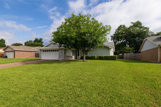 1309 Mercedes Street, Benbrook, TX 76126