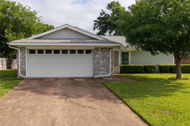 1309 Mercedes Street, Benbrook, TX 76126