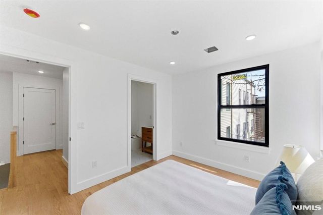 113 Oak Street, Jersey City, NJ 07304