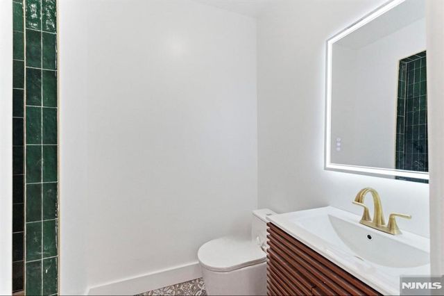113 Oak Street, Jersey City, NJ 07304