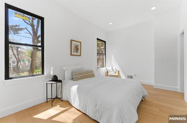 113 Oak Street, Jersey City, NJ 07304