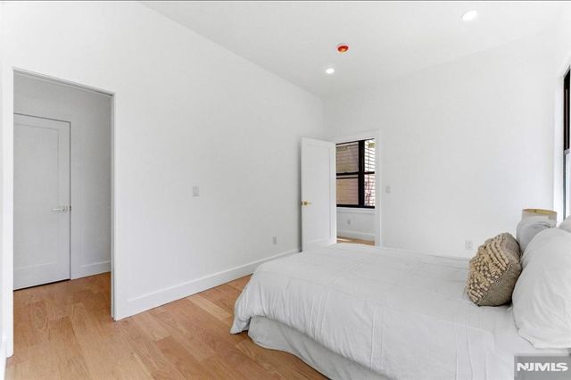 113 Oak Street, Jersey City, NJ 07304