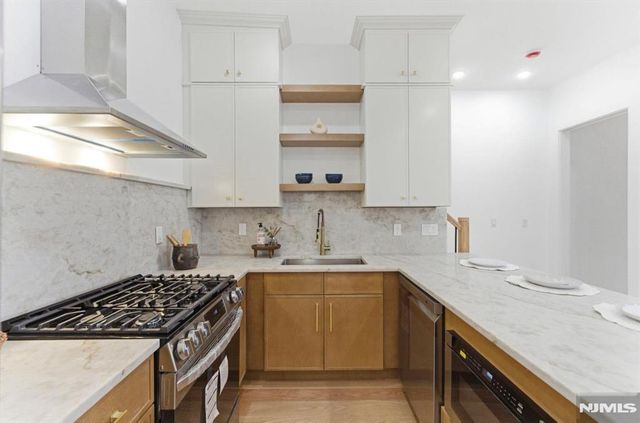 113 Oak Street, Jersey City, NJ 07304