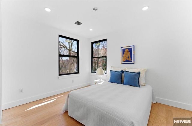 113 Oak Street, Jersey City, NJ 07304