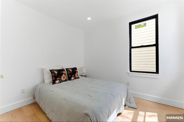 113 Oak Street, Jersey City, NJ 07304