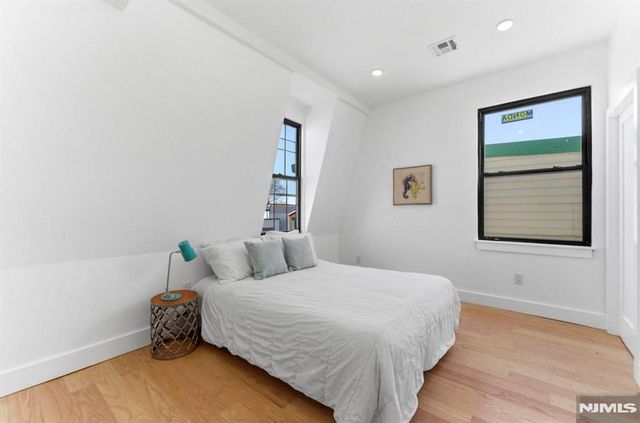113 Oak Street, Jersey City, NJ 07304