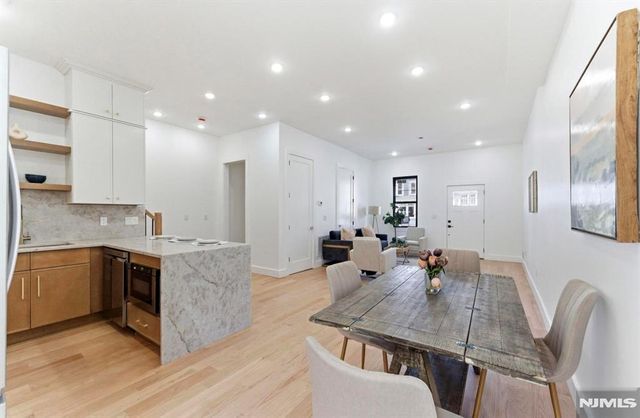 113 Oak Street, Jersey City, NJ 07304