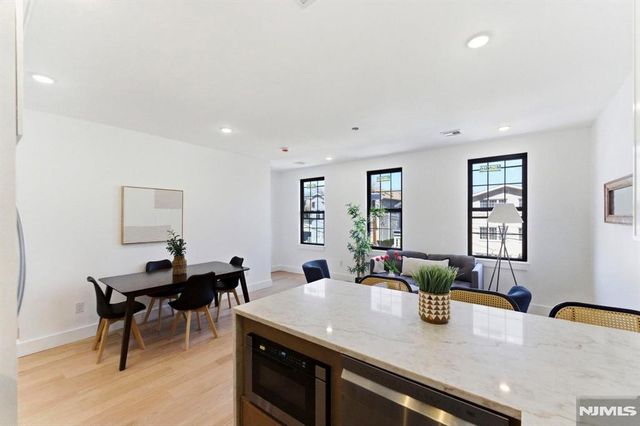 113 Oak Street, Jersey City, NJ 07304