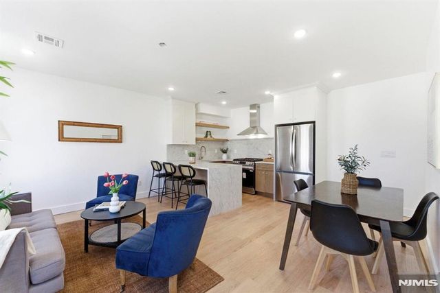 113 Oak Street, Jersey City, NJ 07304