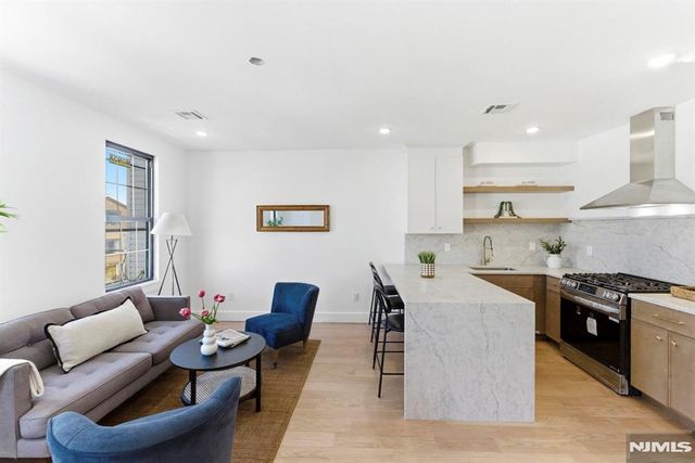 113 Oak Street, Jersey City, NJ 07304