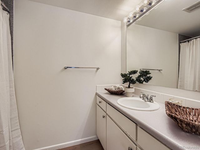 3323 S Monaco Street D, Denver, CO 80222