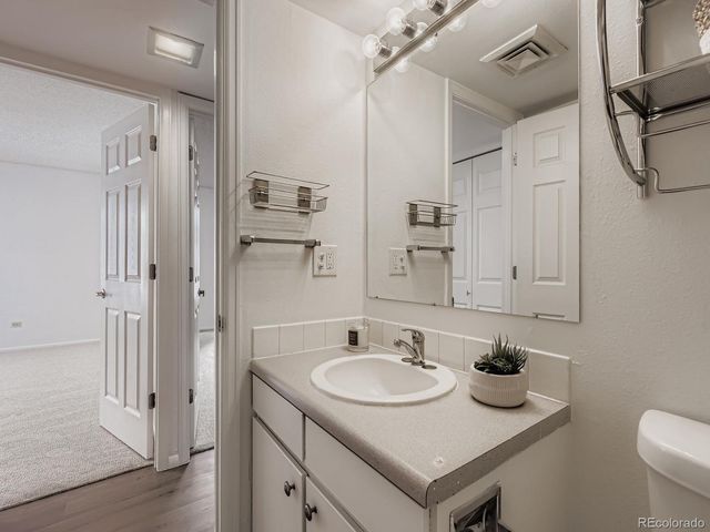 3323 S Monaco Street D, Denver, CO 80222