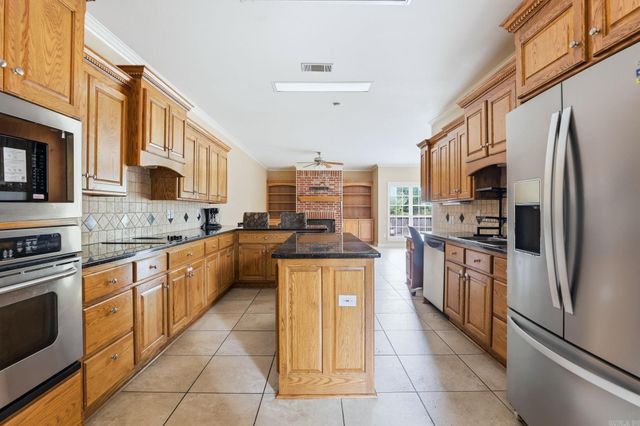 110 River Valley Loop, Maumelle, AR 72113