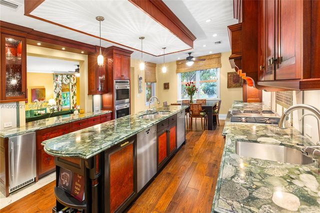 4867 SW 82nd St, Miami, FL 33143