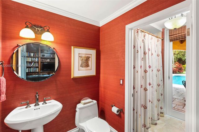 4867 SW 82nd St, Miami, FL 33143