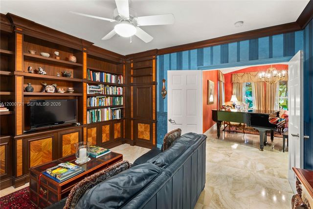 4867 SW 82nd St, Miami, FL 33143